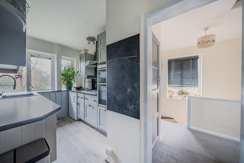 Darcy Place, Ashtead, KT21 photo 4