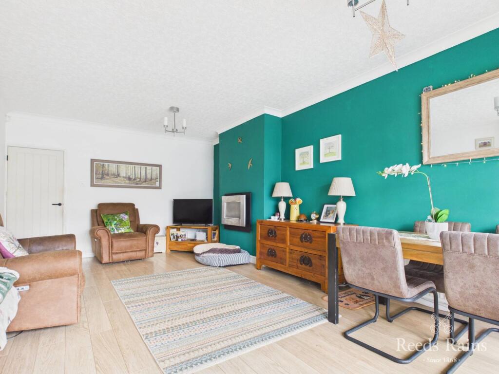 Southlands Drive, Nunthorpe, Middlesbrough, North Yorkshire, TS7 photo 4