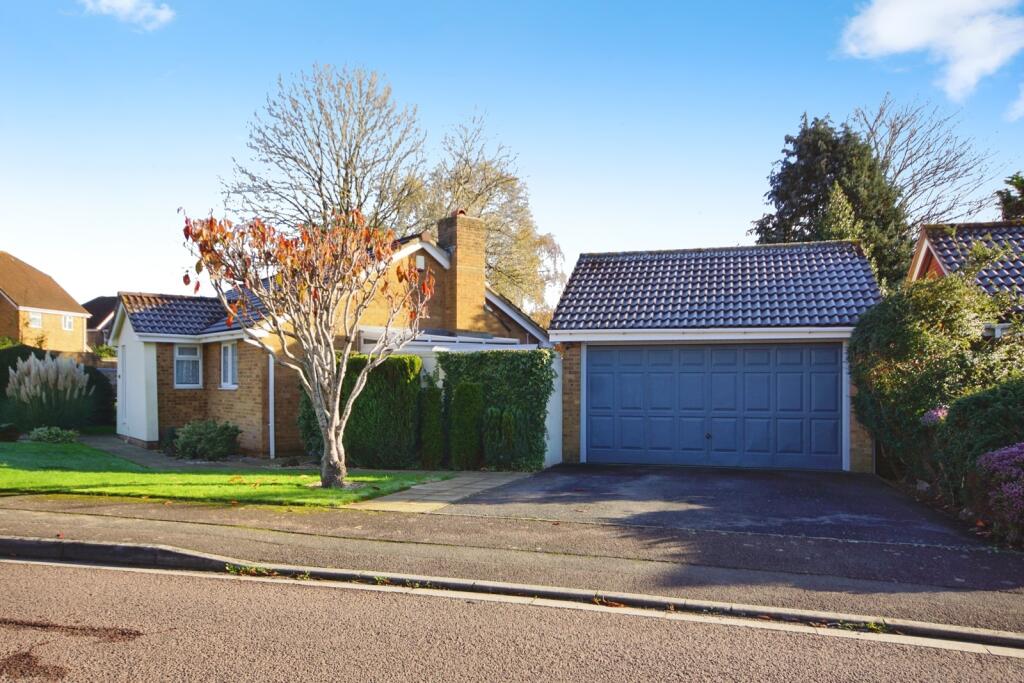 10 Aintree Drive photo 3
