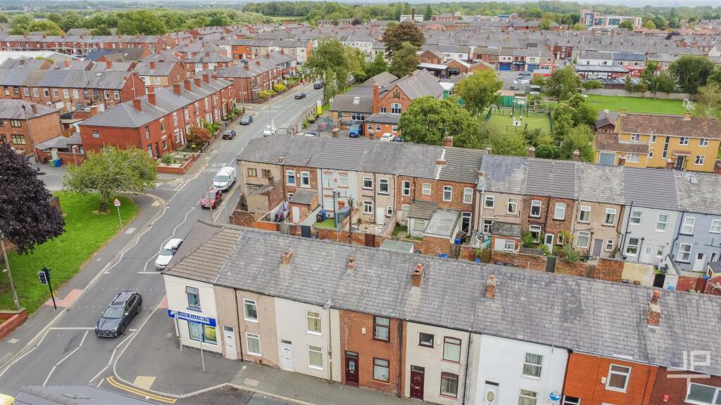 House in Leigh, Westleigh - More