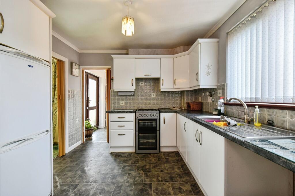 House in Pontardawe, Neath Port Talbot - View 3