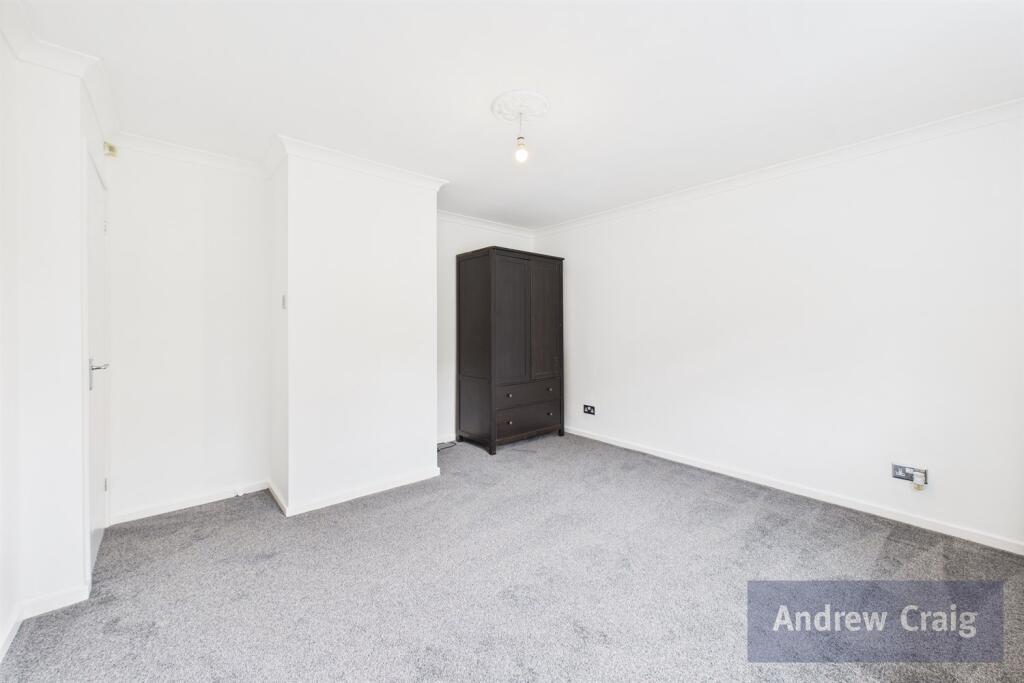 129, Haggerston Crescent photo 4