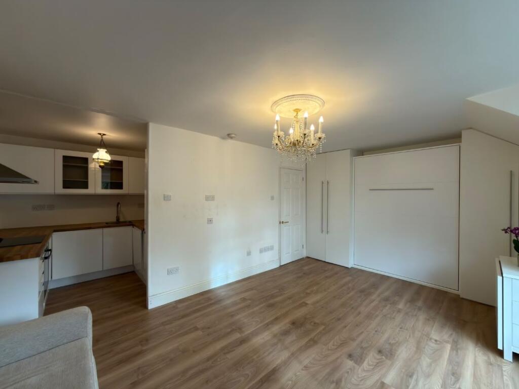 13 Caldicote Green, Snowdon Drive, West Hendon, London, NW9 7RA photo 5