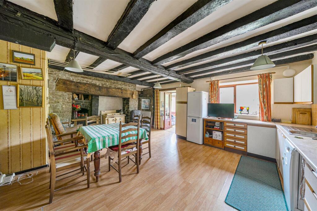 House in Llandrindod Wells - More