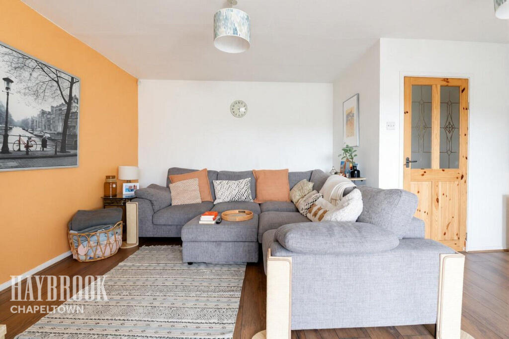 House in Sheffield, Lane End, Ecclesfield - More