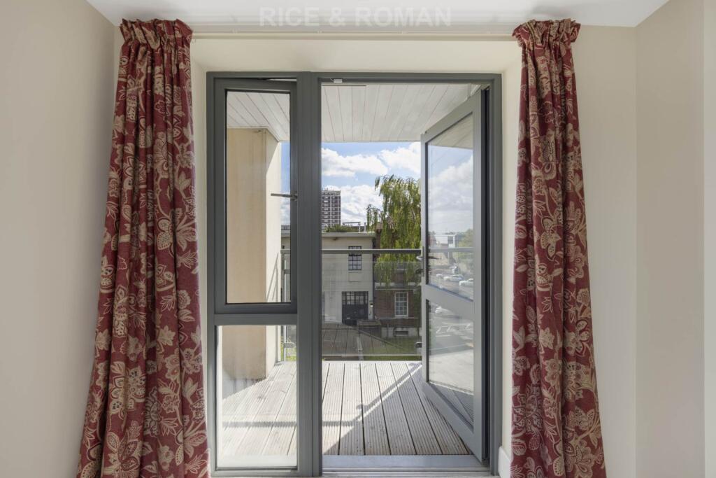 Apartment in Sutton - More