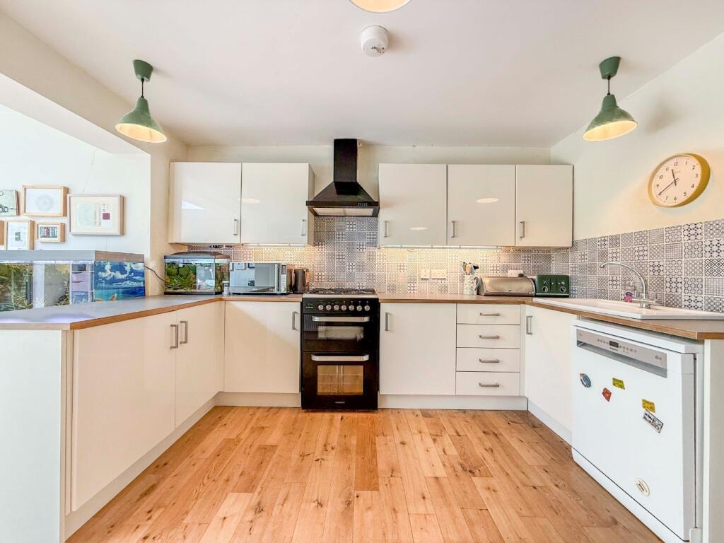 Howard Road, Wokingham - View 6