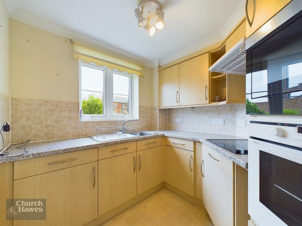Cooper Court, Maldon photo 4