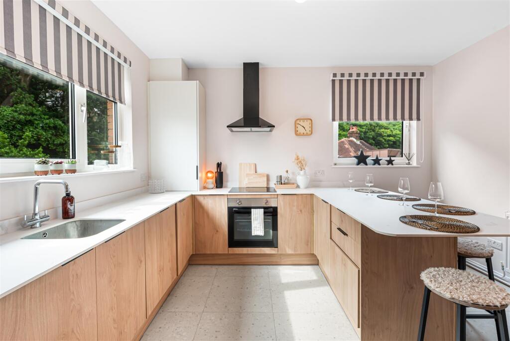 Apartment in Swansea, Uplands - View 2