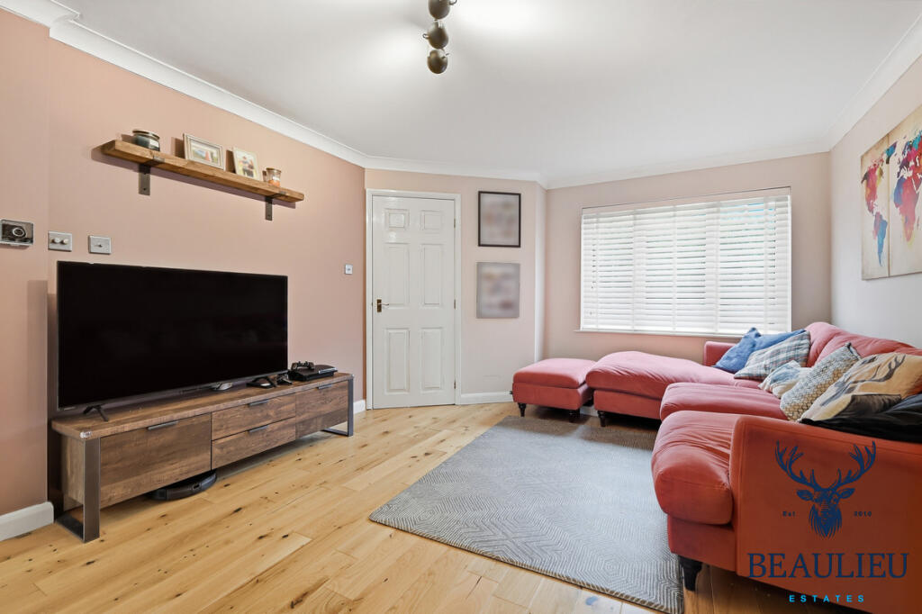 House in Chelmsford, Chancellor Park, Chelmer - View 5