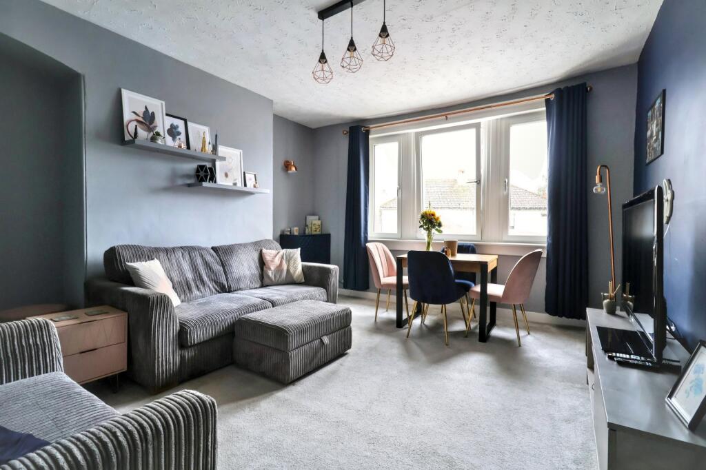 Apartment in Paisley, Renfrewshire - View 2