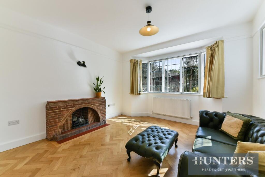 House in London, Cranford - More