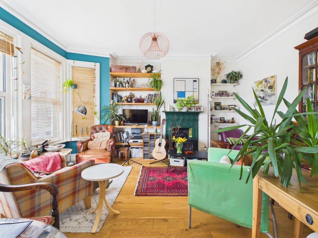 Apartment in Worthing, Broadwater - More