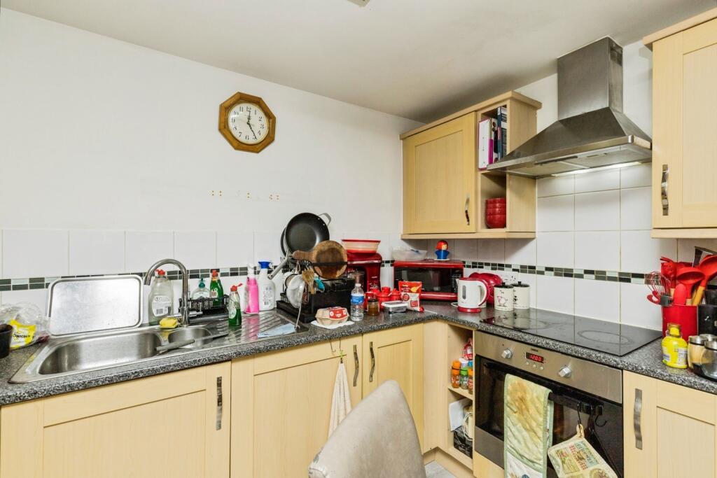 Apartment in Crawley, West Sussex - View 5