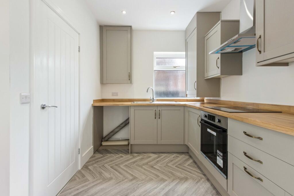 House in Doncaster, North Lincolnshire - More