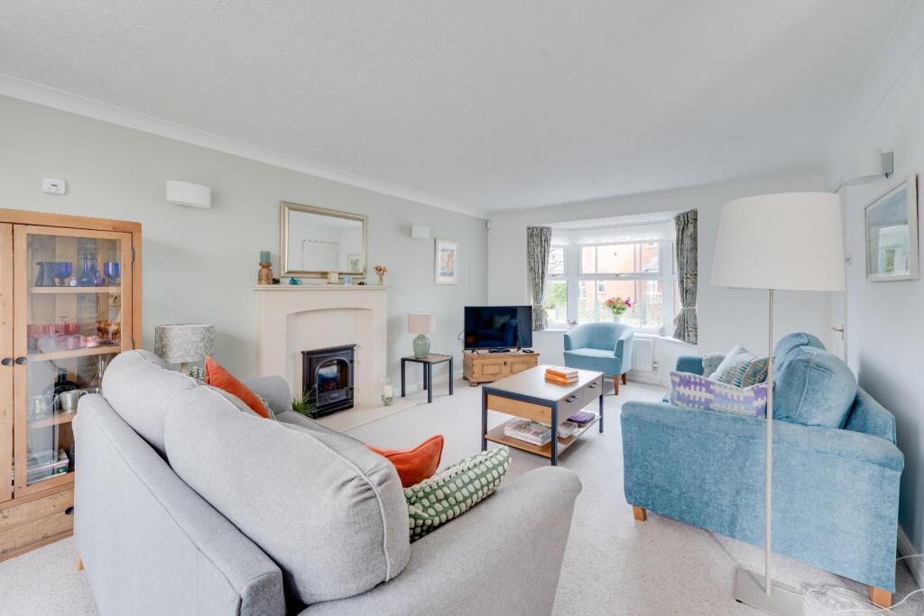 Extended residence situated within executive Yatton cul de sac photo 3