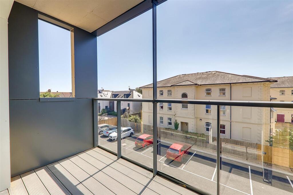 Apartment in Worthing, West Sussex - View 4
