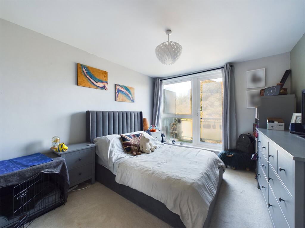 Apartment in Reading - View 4