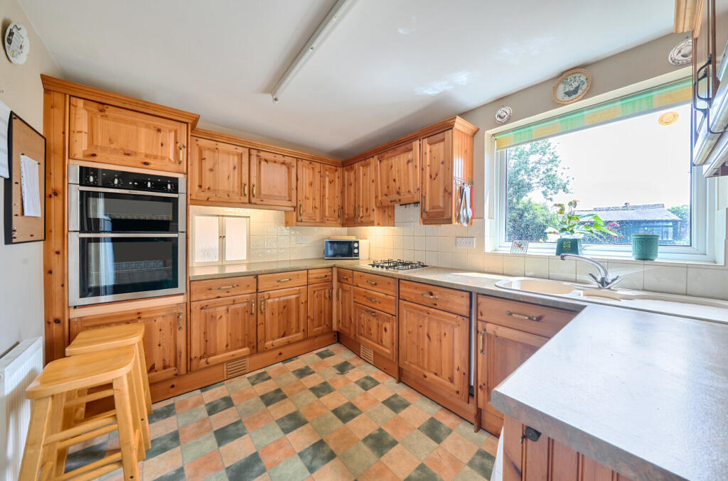 Katherine Drive, Dunstable, Bedfordshire photo 3