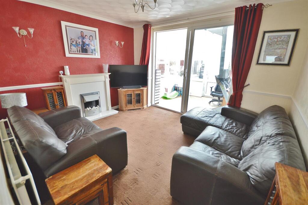 Tudor Green, Clacton on Sea, Essex photo 2