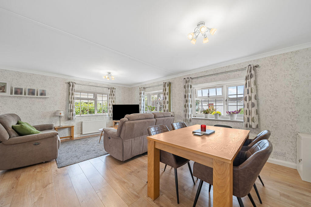 House in Kingston upon Thames - More