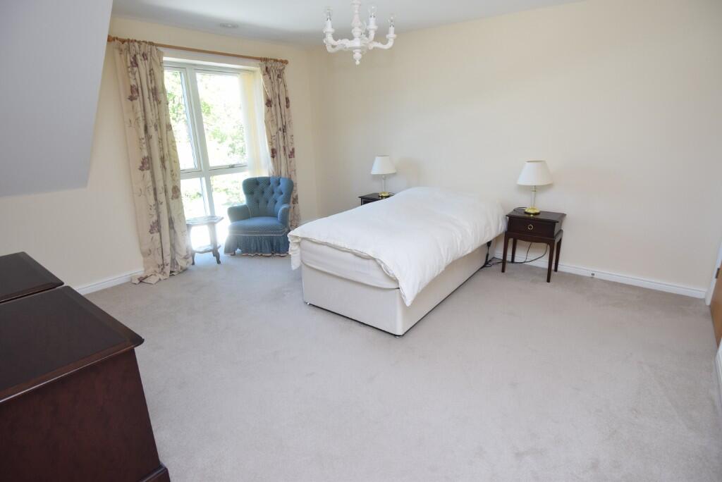 Queen Eleanor Court, Amesbury, SP4 7FU photo 4