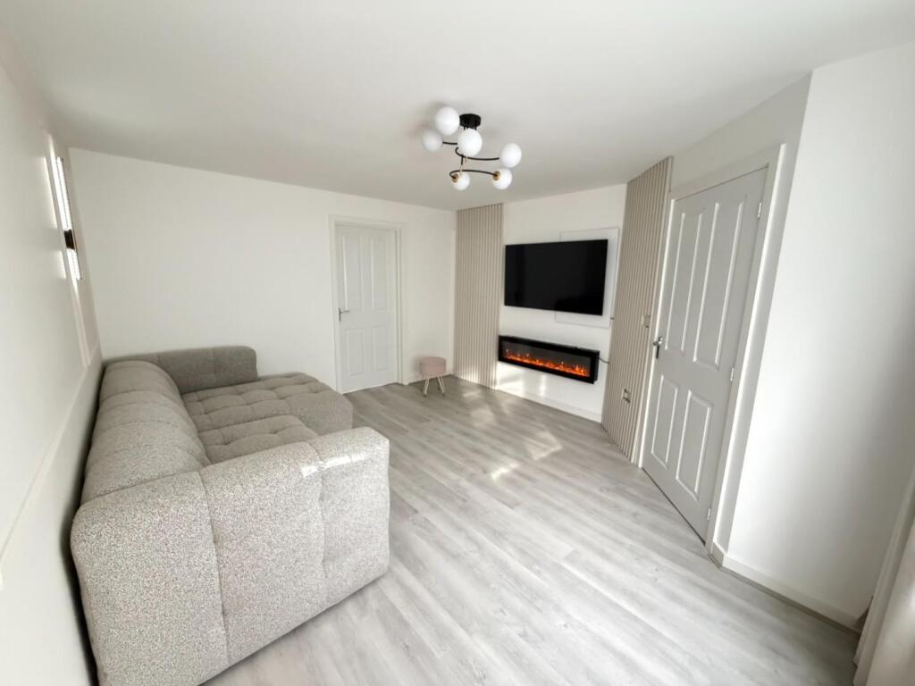House in Upton, Marina Park - View 4