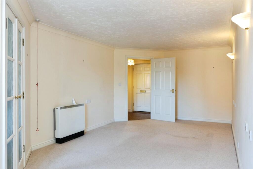 Apartment in Gloucester, Gloucestershire - View 3