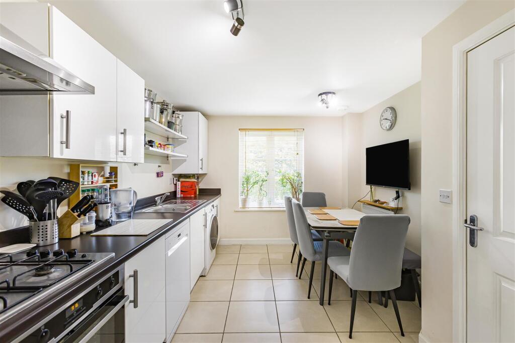 House in Hertford, Pinehurst - View 2