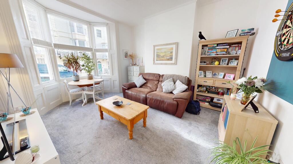 Apartment in Hove, Brunswick - View 2