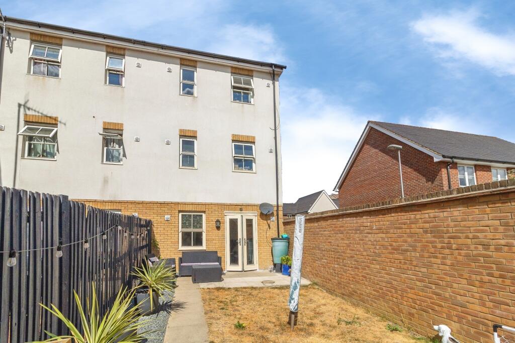 House in Milton Keynes, Great Linford - View 4