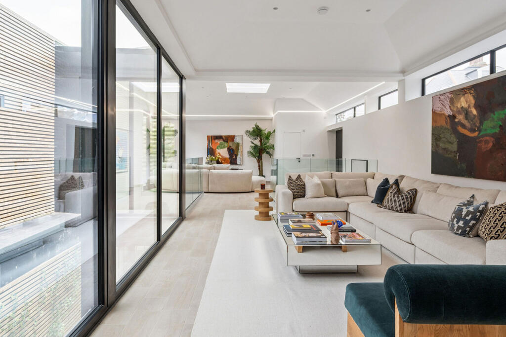 House in London - View 2