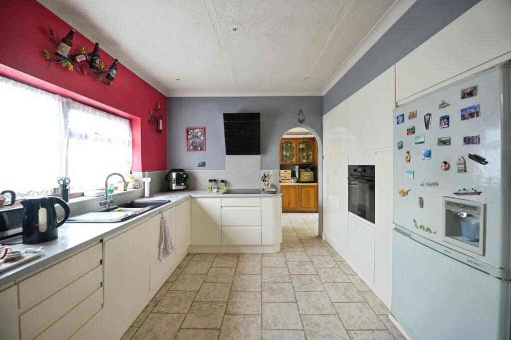 Ferndale Road, ROMFORD, Essex, RM5 photo 4