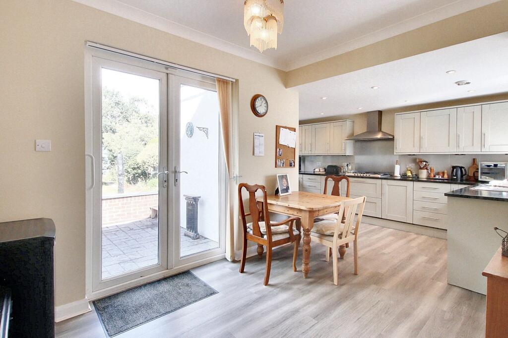 Chaffinch Avenue, Shirley - View 2