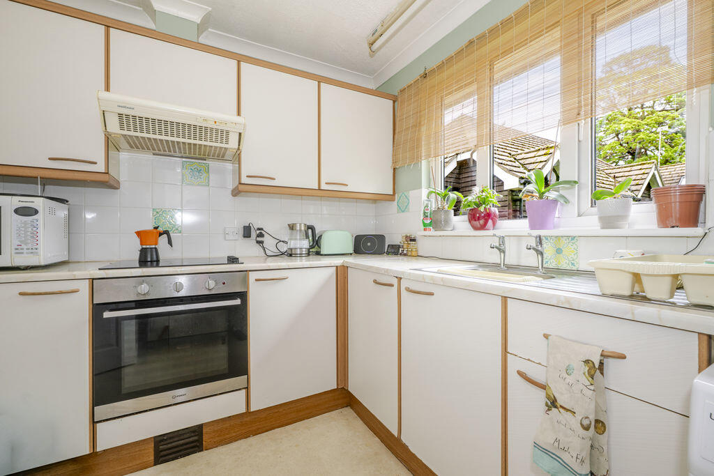 Apartment in Tonbridge - View 3
