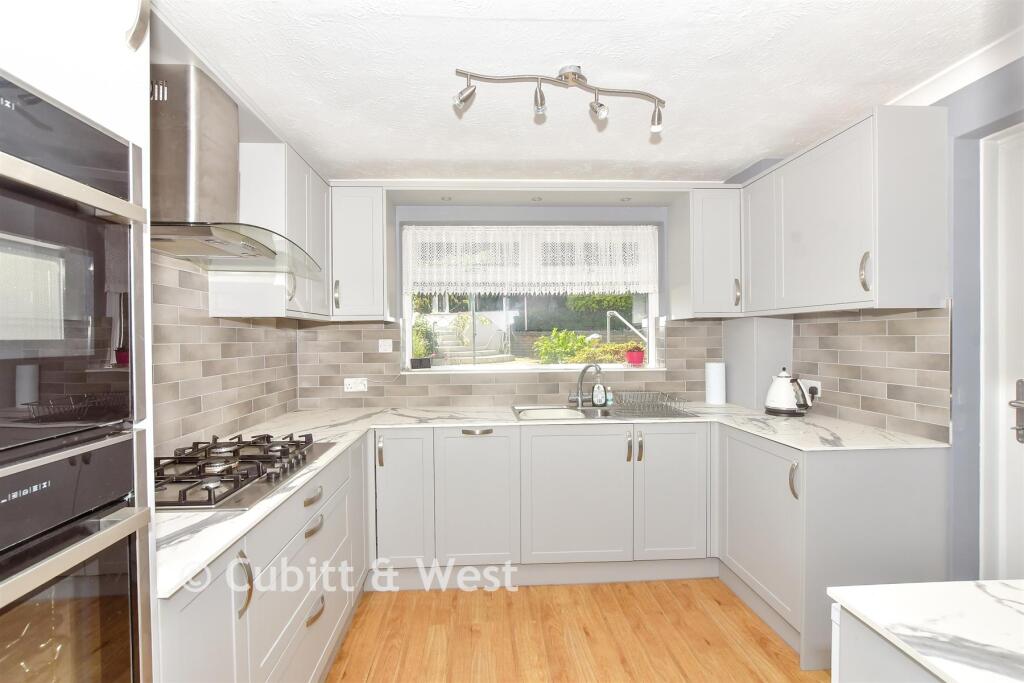 House in Havant, Hampshire - View 3