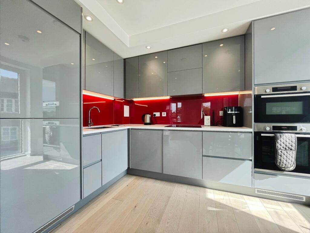 Apartment in Runnymede, Egham - View 4