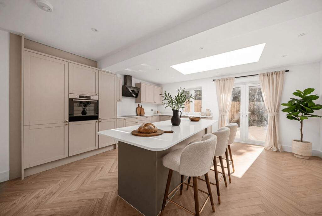 Main image of property: Slines Oak Road, Woldingham, CR3