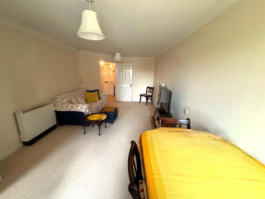 Apartment in Rushmoor, East End, North Town - View 6