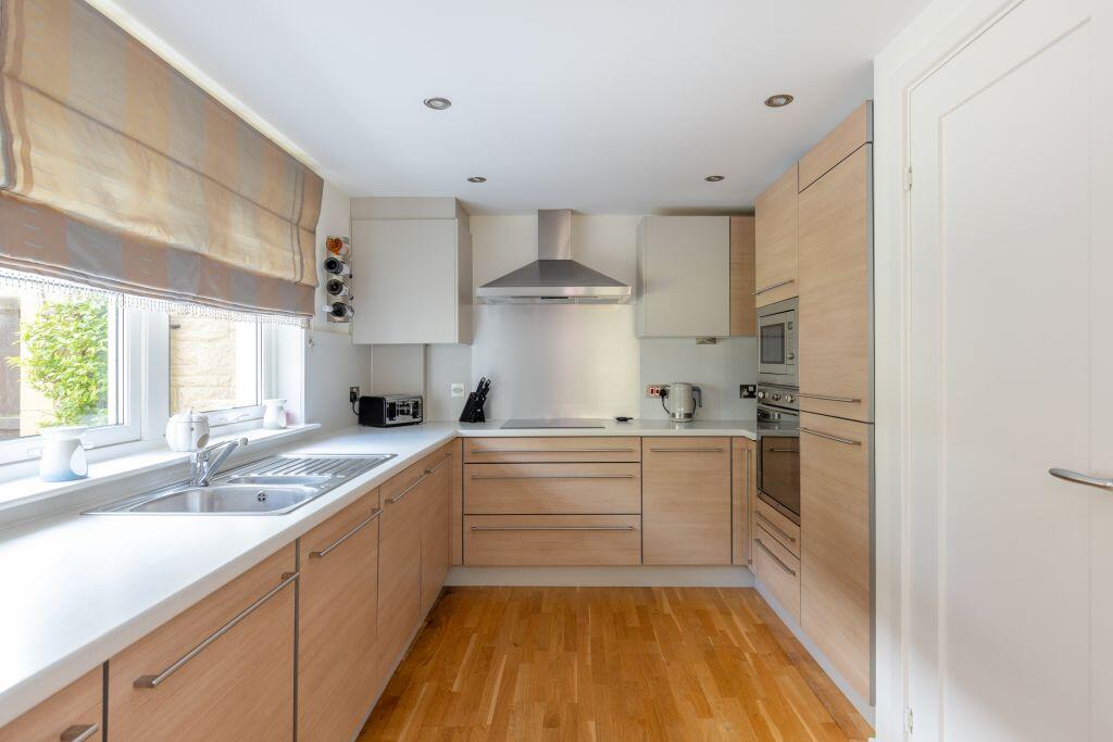 Apartment in Edinburgh, Baberton, Juniper Green - View 3
