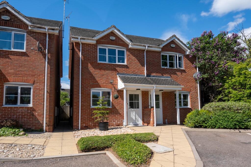 Main image of property: Dolmans Place, Dunstable, LU6