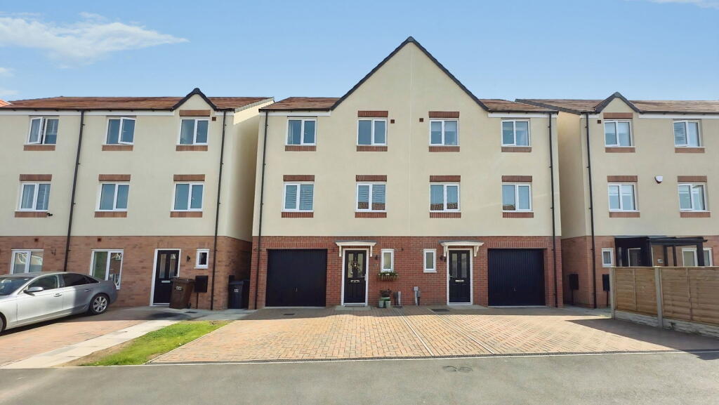 3-bed semi-detached on Slater Way, Ilkeston, Derbyshire, DE7 4SN, £251,500