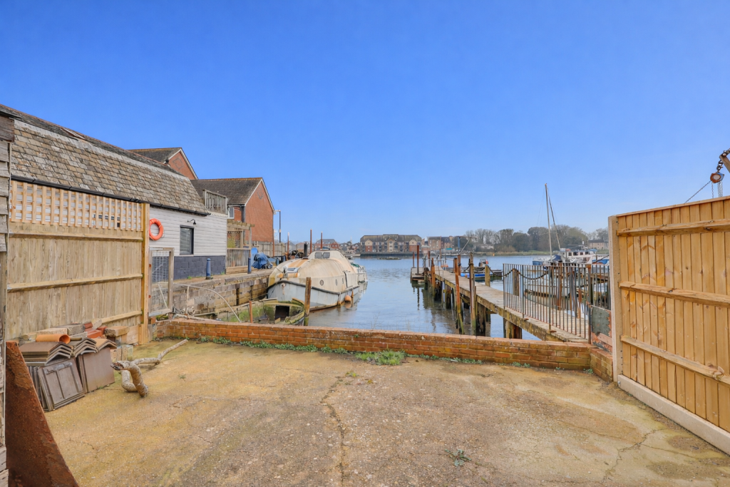 Main image of property: ST DENYS! DIRECT WATER ACCESS! NO FORWARD CHAIN!