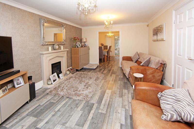 Barlow Close, Randlay photo 3