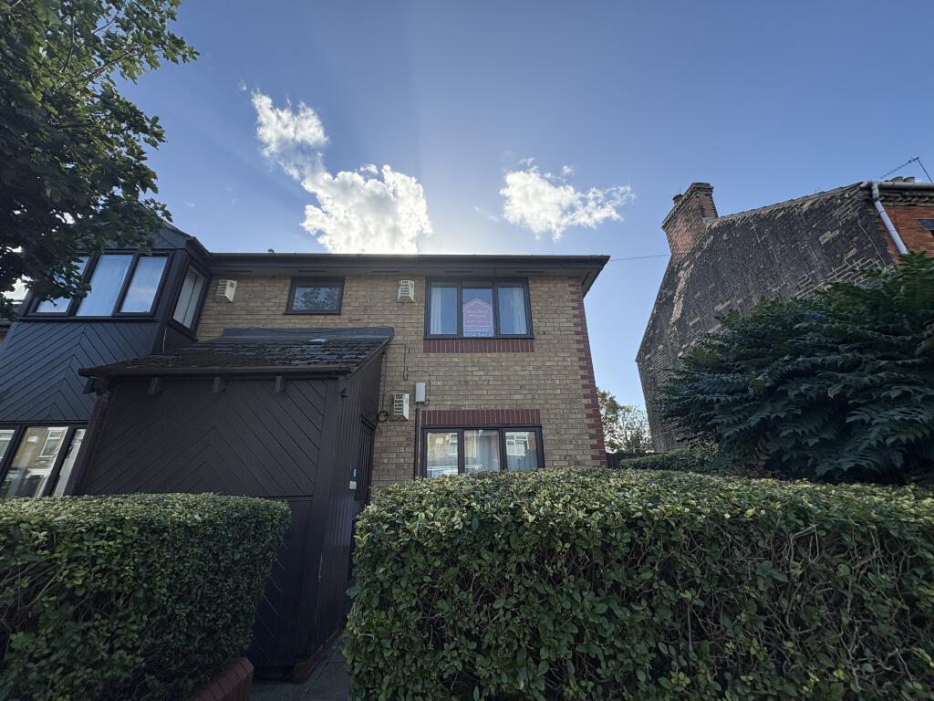 Main image of property: 22 Regents Court, Princes Street, Peterborough, Cambridgeshire PE1 2QR