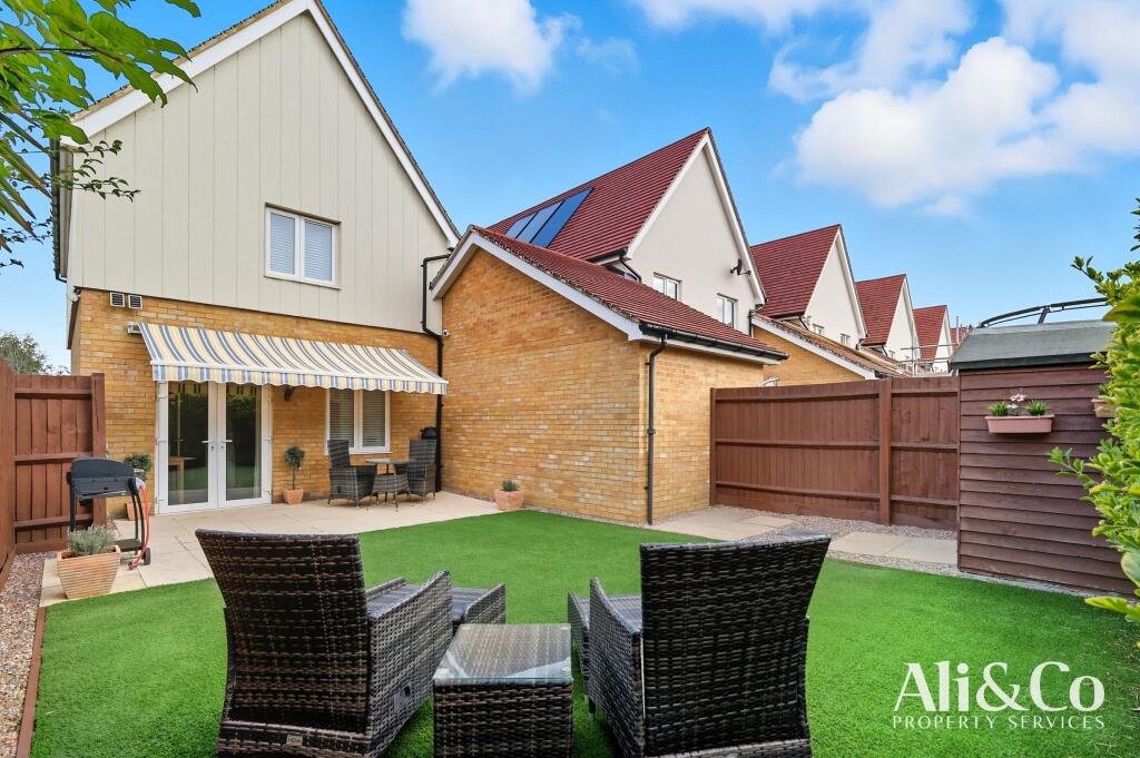 Woodside Close, Grays photo 2