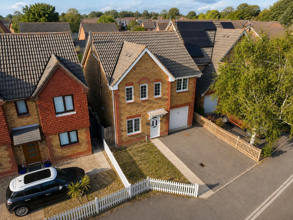 4 bedroom detached house for sale in Bluebell Drive, Littlehampton on Rightmove