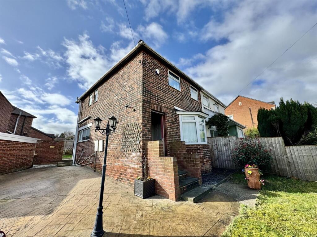 Main image of property: Huddersfield Road, Darton, Barnsley, S75