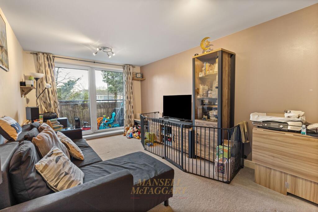 Apartment in Crawley, West Sussex - View 3