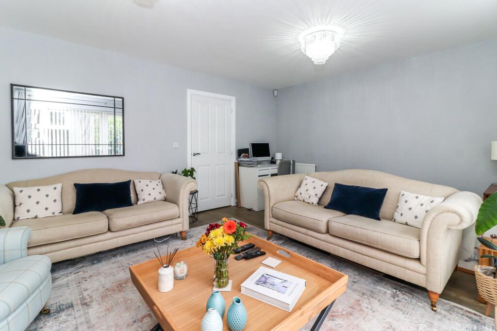 House in Three Rivers, Hunton Bridge, Abbots Langley - More
